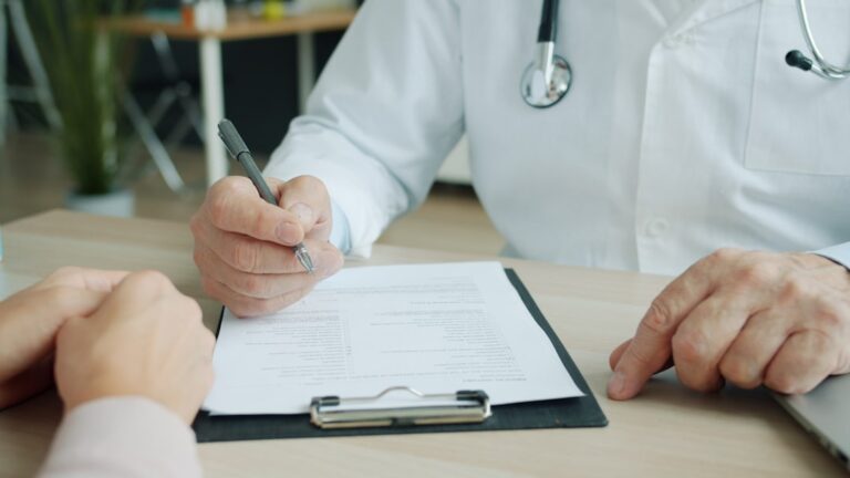 Cum se poate păstra un istoric medical organizat pe termen lung